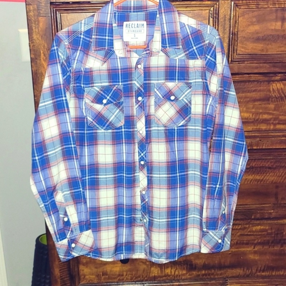 RECLAIM Men’s Size Small like new standard fit dress shirt (snap buttons)